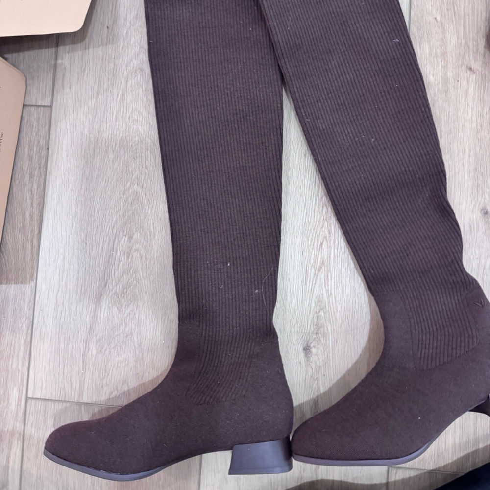Brown Dress Socks for Elegant Occasions